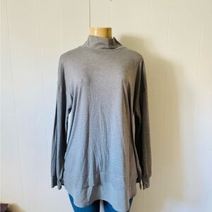 ANN Tylor gray tunic top size large